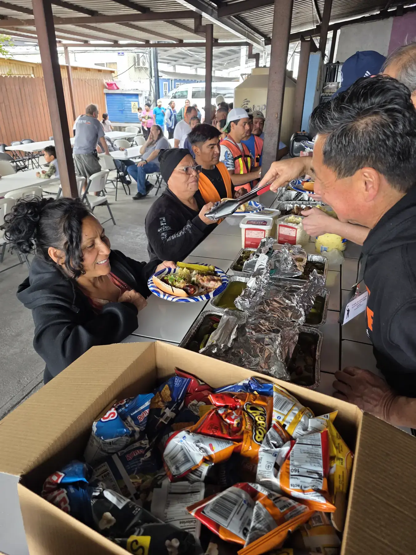 Food being served at Senda de Vida in Reynosa